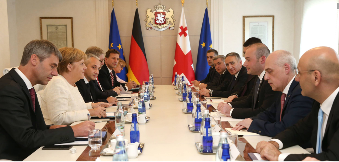 საქართველოს პრემიერ-მინისტრსა და გერმანიის ფედერაციული რესპუბლიკის კანცლერს შორის გაფართოებული ფორმატის შეხვედრა გაიმართა