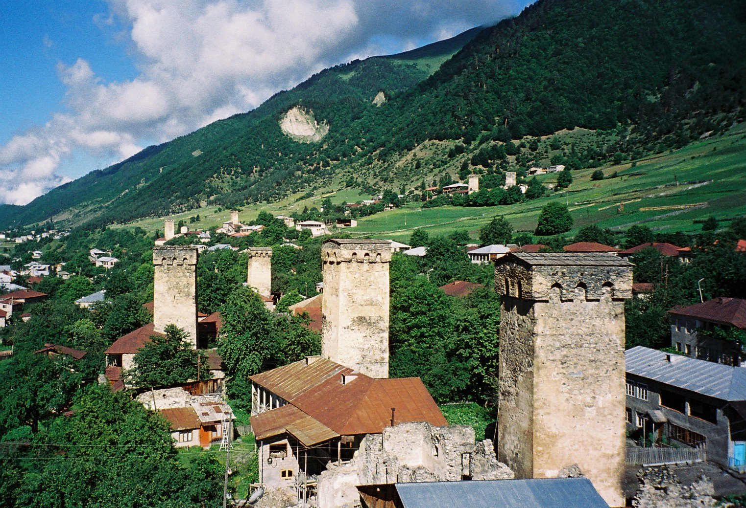 საქართველოს 1 600-ზე მეტ მაღალმთიან დასახლებულ პუნქტში მცხოვრები პენსიონერები 2019 წლის 1-ელი იანვრიდან პენსიის სახით 240 ლარს მიიღებენ