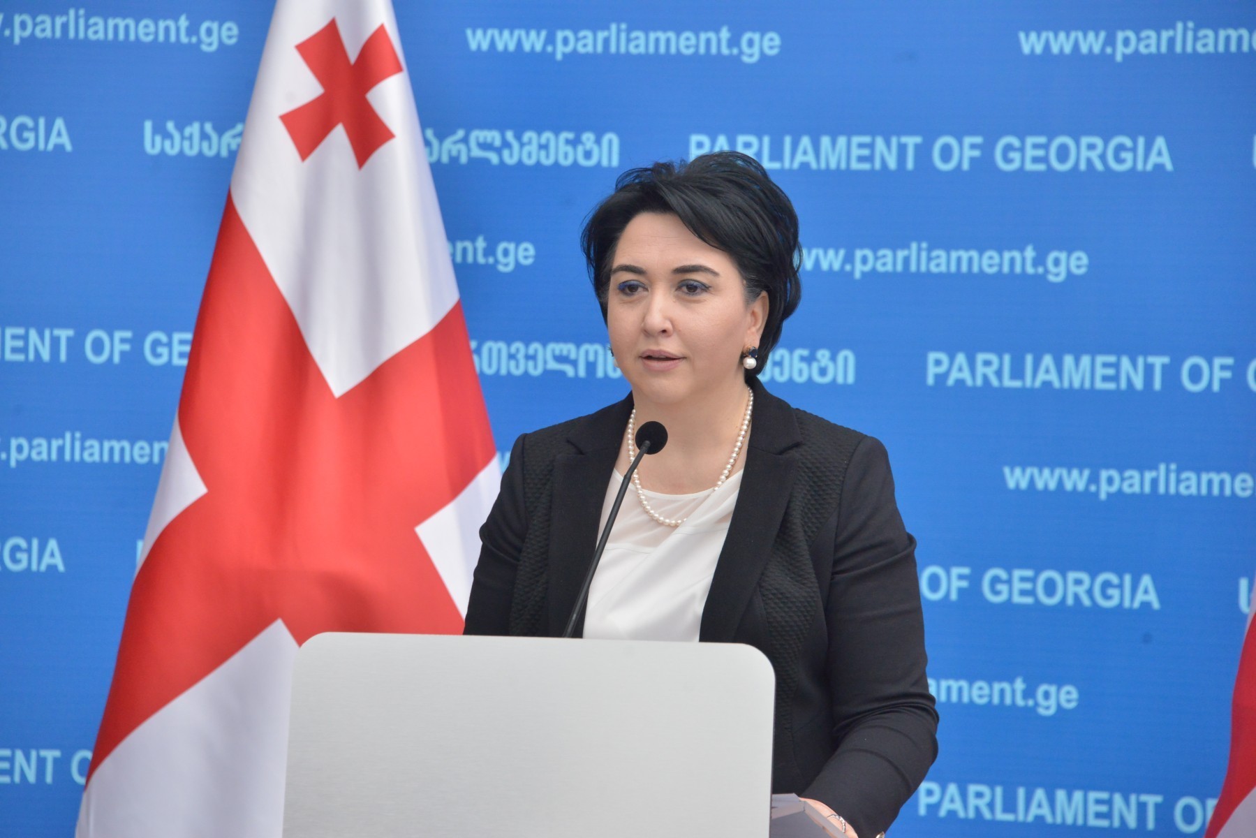 ეკა ბესელია: გუნდურობაზე ნუ მიმანიშნებენ ის ადამიანები განსაკუთრებით, ვინც ძალიან ახლები არიან ჩვენს პოლიტიკურ გუნდში