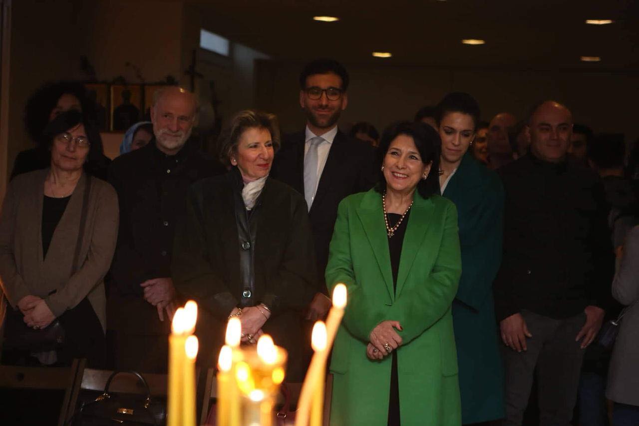 ​საქართველოს პრეზიდენტი სალომე ზურაბიშვილი პარიზის წმინდა ნინოს სახელობის ეკლესიაში წირვას დაესწრო