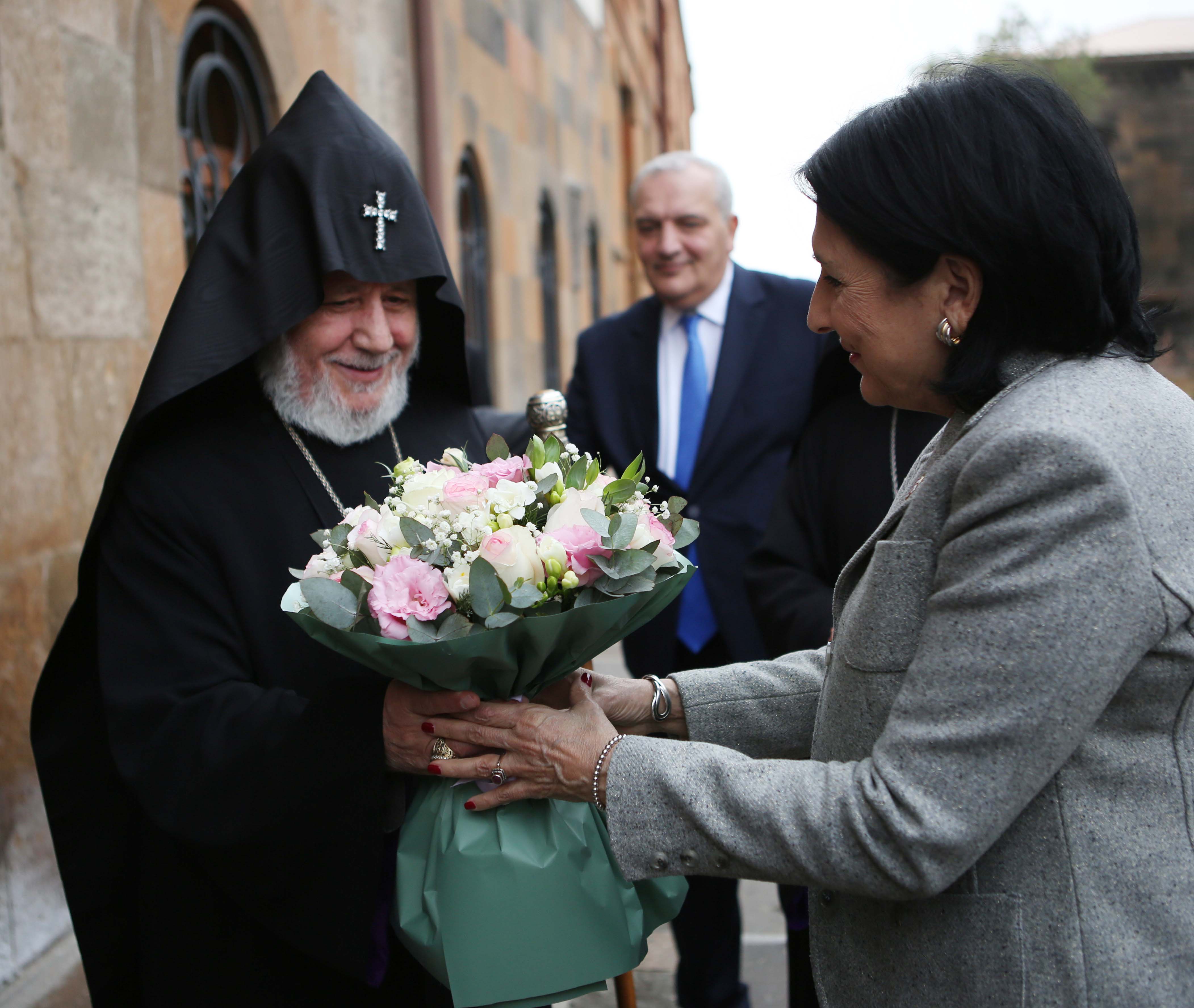 ს​აქართველოს პრეზიდენტი სომხური სამოციქულო ეკლესიის კათოლიკოსს, მის უწმინდესობას გარეგინ II-ს შეხვდა