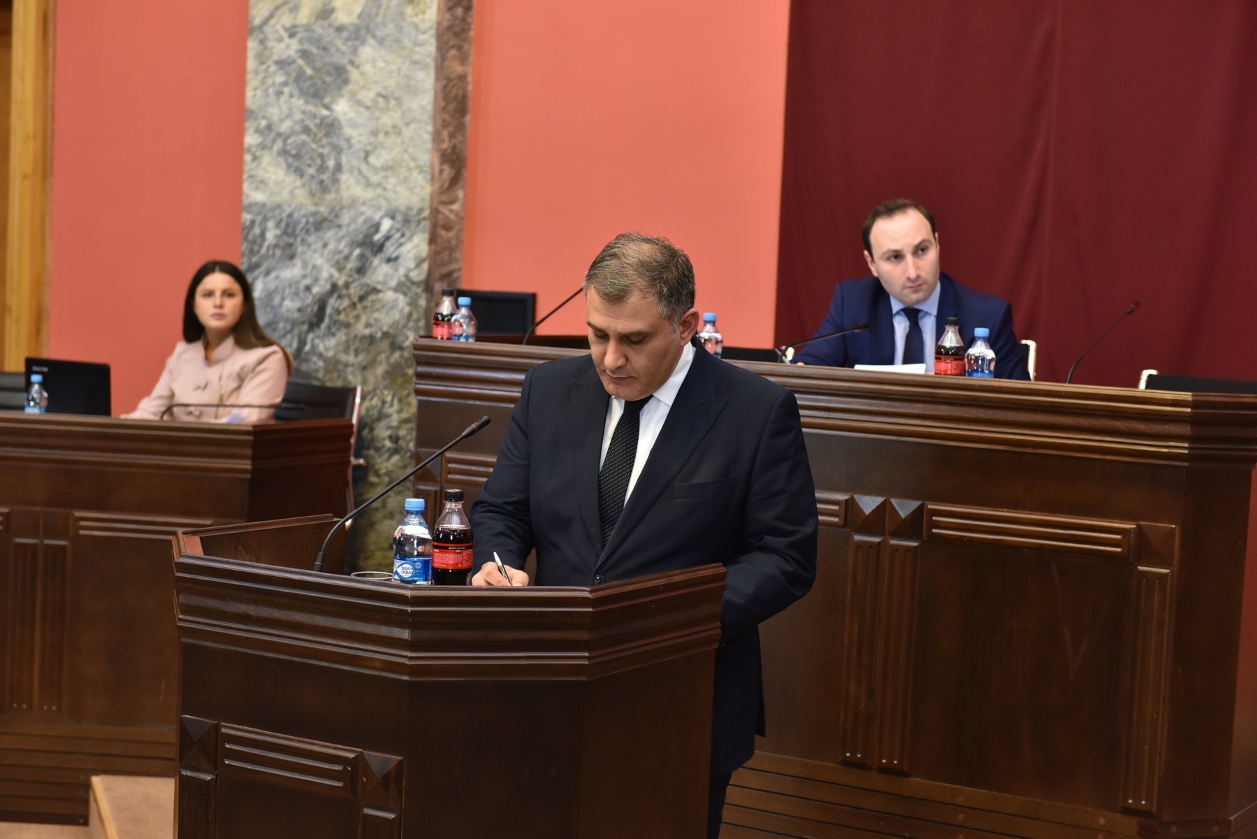 იურიდიულ საკითხთა კომიტეტმა ე.წ. „ქუჩური გარჩევის“ კრიმინალიზაციას მხარი დაუჭირა