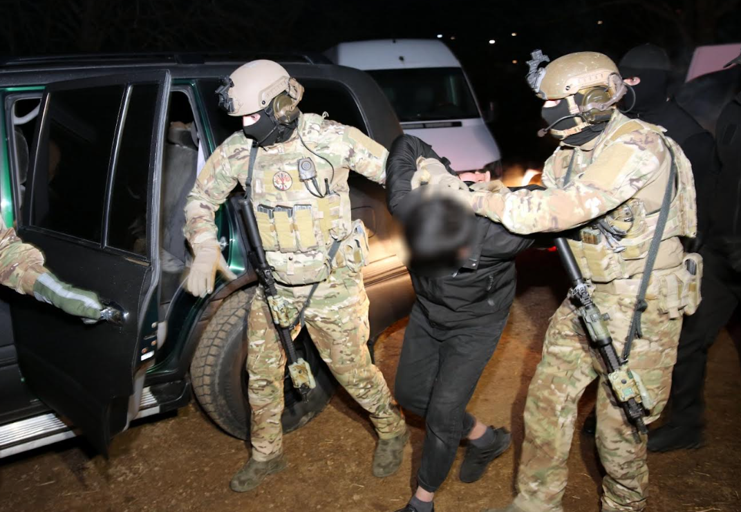 სუს-მა რამდენიმე სპეცოპერაცია ჩაატარა – გამოძიება უცხო ქვეყნის ტერორისტულ ორგანიზაციაში გაერთიანებისა და ტერორისტულ საქმიანობაში დახმარების ფაქტზე მიმდინარეობს