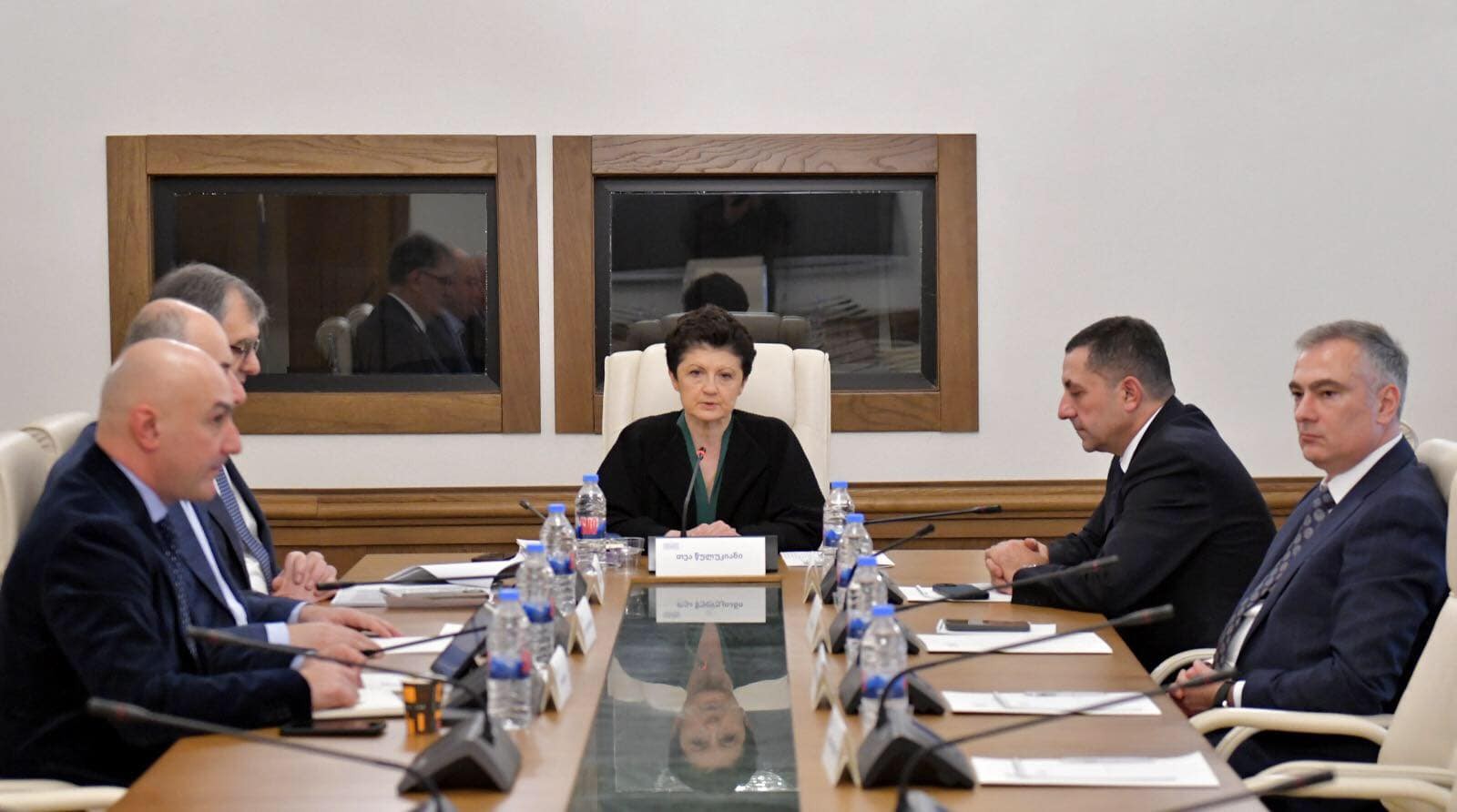 პარლამენტის დროებითმა საგამოძიებო კომისიამ 2004-2008 წლებში საქართველოს ოკუპირებულ ტერიტორიებზე შექმნილ ვითარებასა და 2008 წლის აგვისტოს ომის თაობაზე ხუთ პირს მოუსმინა