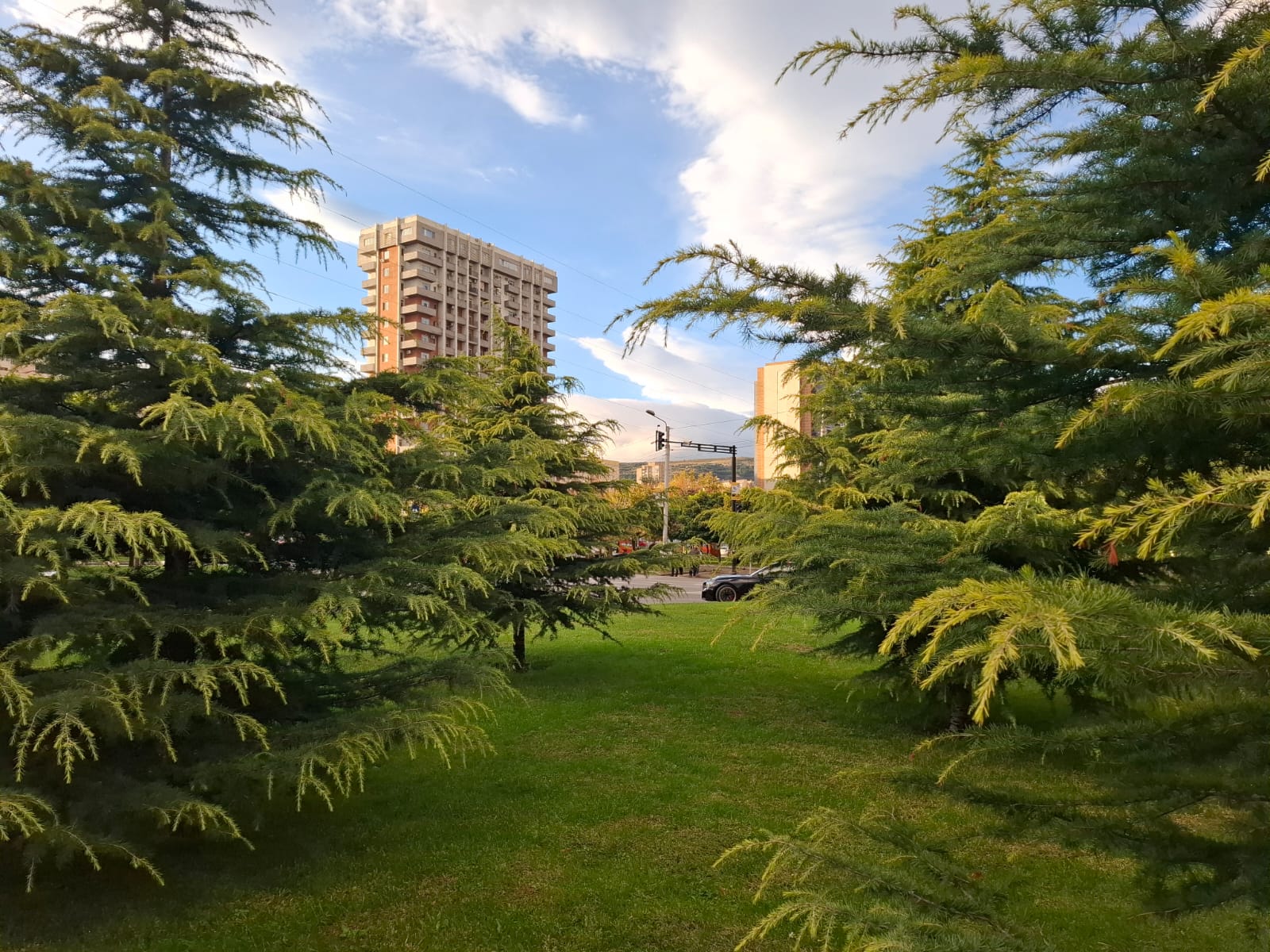 2025 წლის იანვარ-სექტემბერში საქართველოში როგორც მშენებლობაზე გაცემული ნებართვების, ისე ექსპლუატაციაში მიღებული ობიექტების რაოდენობა შემცირდა