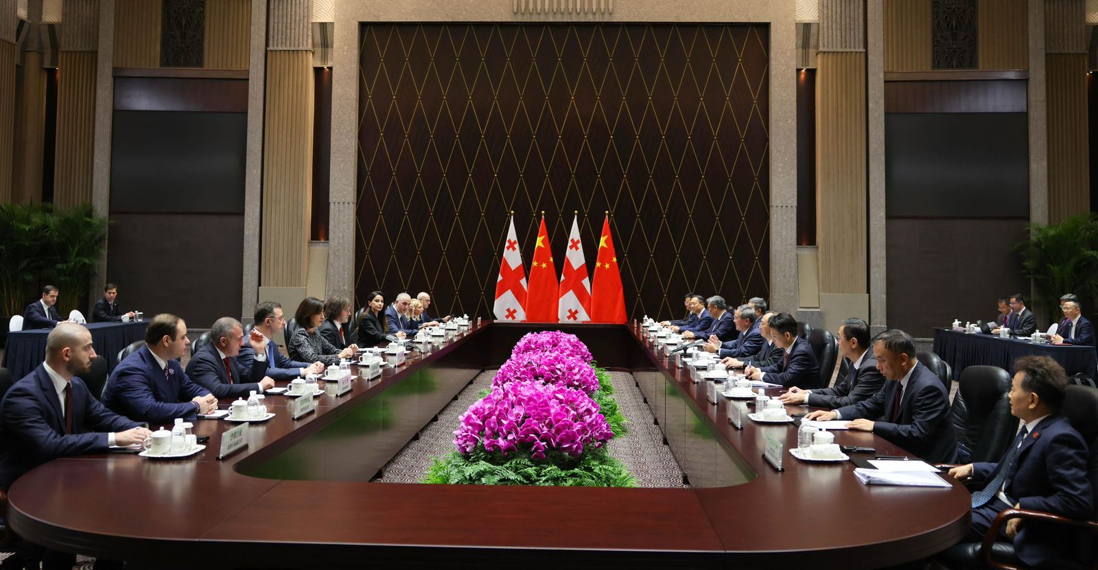 ირაკლი კობახიძე ჩინეთის სახალხო რესპუბლიკის პრემიერს, ლი ციანს შეხვდა