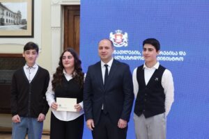 განათლების მინისტრმა ქართული ენის სასკოლო კონკურსში გამარჯვებული მოსწავლეები და დიასპორის პროგრამაში ჩართული პედაგოგები დააჯილდოვა
