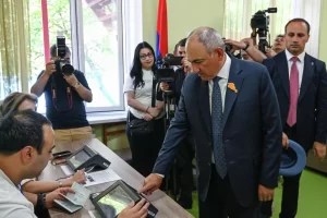 სომხეთის ცესკო: საარჩევნო უბნების 98%-ის ხმების დათვლის შემდეგ ნიკოლ ფაშინიანის პარტიას 49.82% აქვს მიღებული