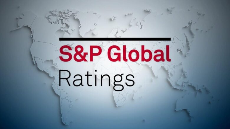 S&P Global Ratings-მა საქართველოს სუვერენული საკრედიტო რეიტინგი ”BB” დონეზე შეინარჩუნა, ხოლო ძლიერი მაკროეკონომიკური ფუნდამენტური ფაქტორებისა და მნიშვნელოვნად გაზრდილი რეზერვების ფონზე, პერსპექტივა „სტაბილურიდან“ „პოზიტიურამდე“ გააუმჯობესა